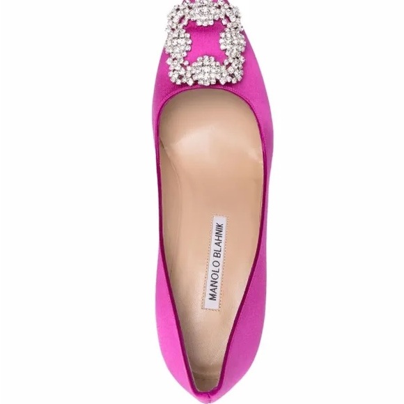 Manolo Blahnik Hangisi Pumps with Crystal Embellishment NWT - Picture 2 of 12